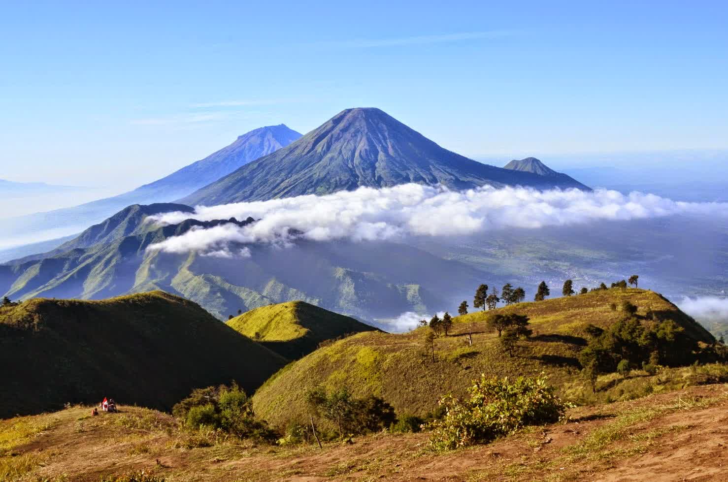 5 Tour Pendakian Gunung untuk Pecinta Adrenalin