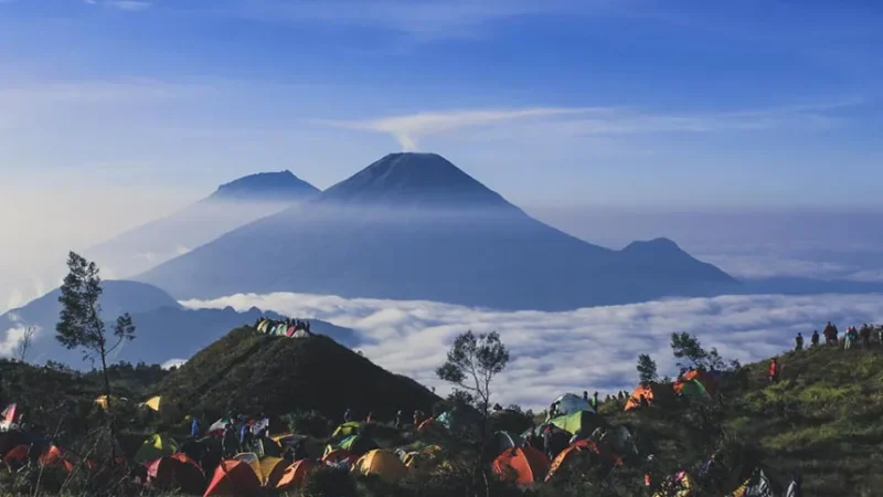 7 Tour Wisata Gunung yang Menawarkan Pemandangan Spektakuler