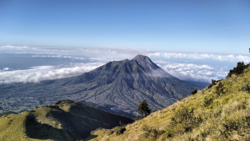 Jasa Tour Merbabu Profesional untuk Pendakian Aman
